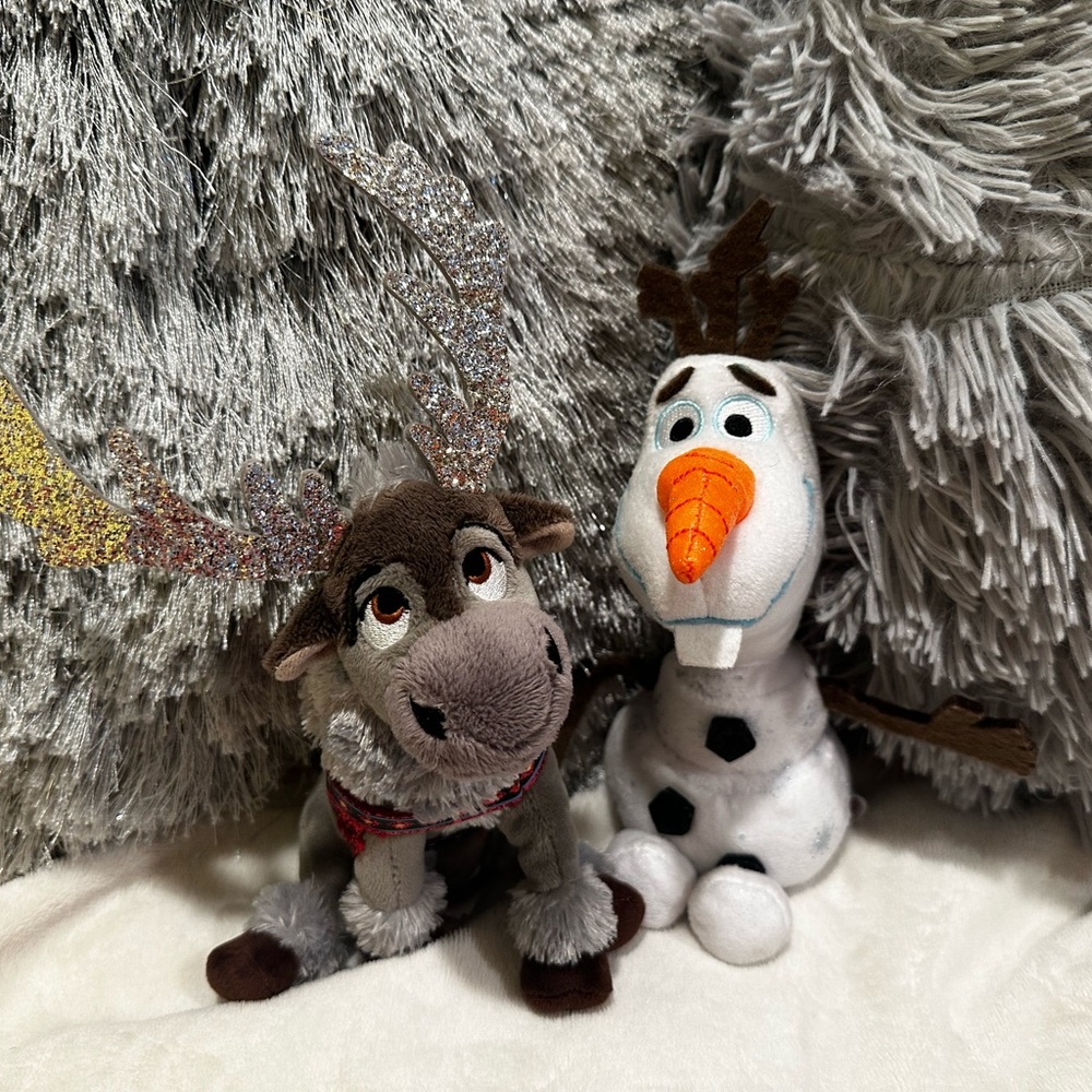 Olaf and Sven Ty beanie babies. Frozen 2. 2019 edition. Sparkle details. EUC